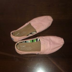 Toms size 6